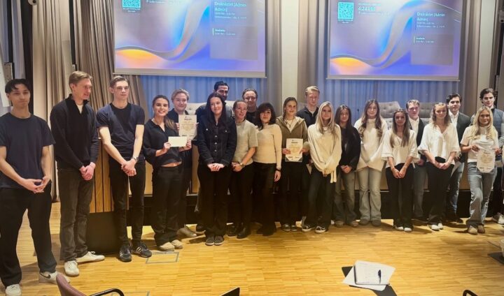 0D84E7C7-5160-4C90-BEC2-9113C60780C6